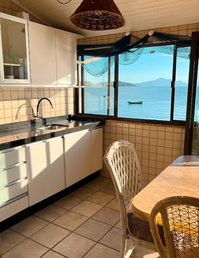 Holiday home Casa Frente Mar Em Bombinhas Para 10 Pessoas Cantuga